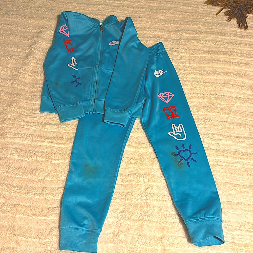 NIKE Youth, Jogger Suit, used, with stain(shown in pics). SZ 5/6 blue/multicolor
